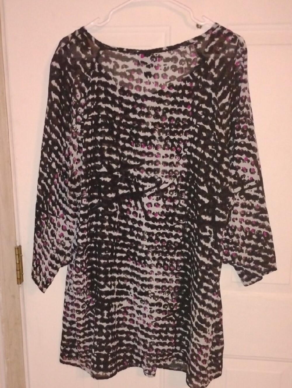 Lane Bryant Gray, Black & Red  Print Top- Size 18/20 - Picture 7 of 9
